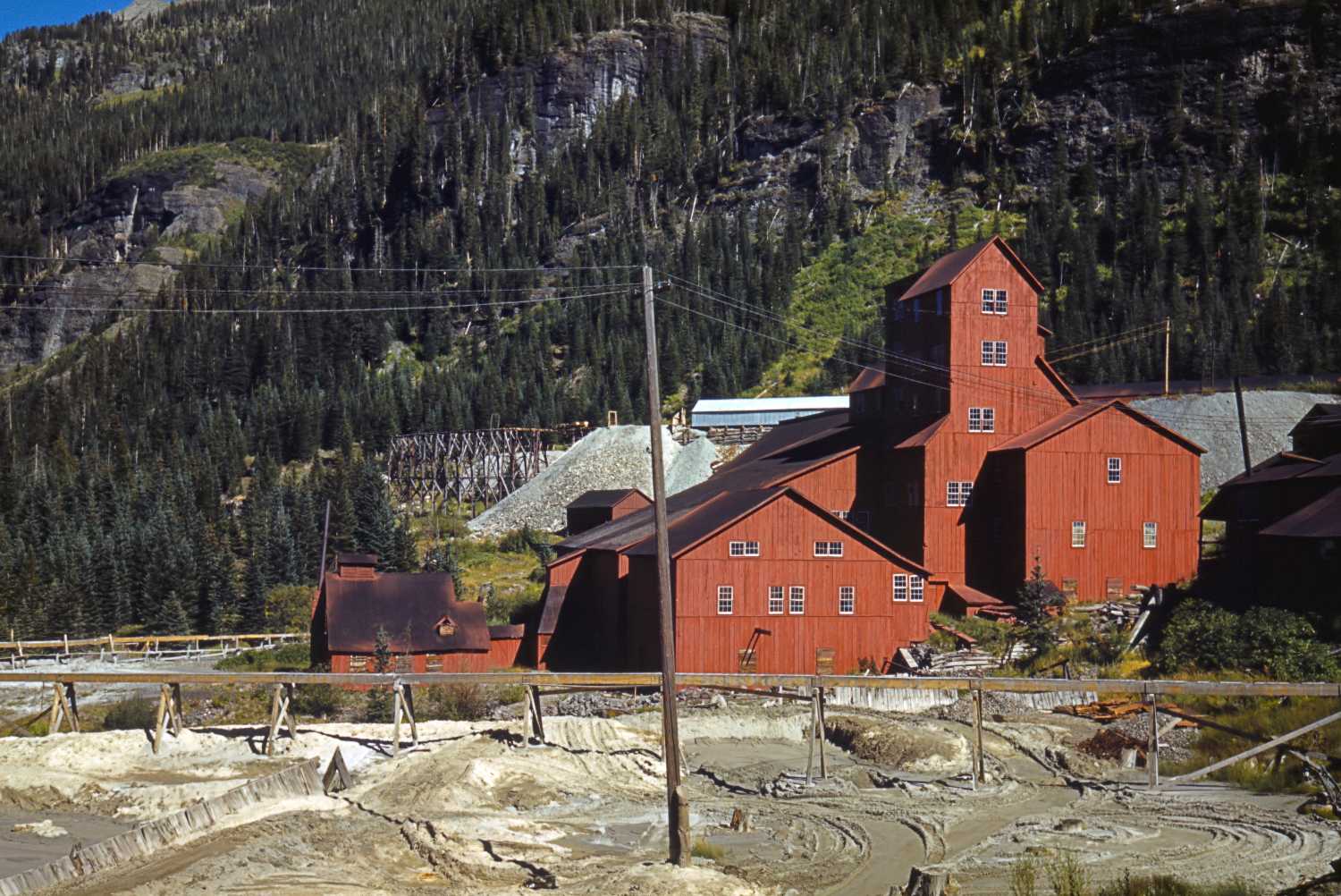 FSA-OWI Color Photos of America, 1939-1943
