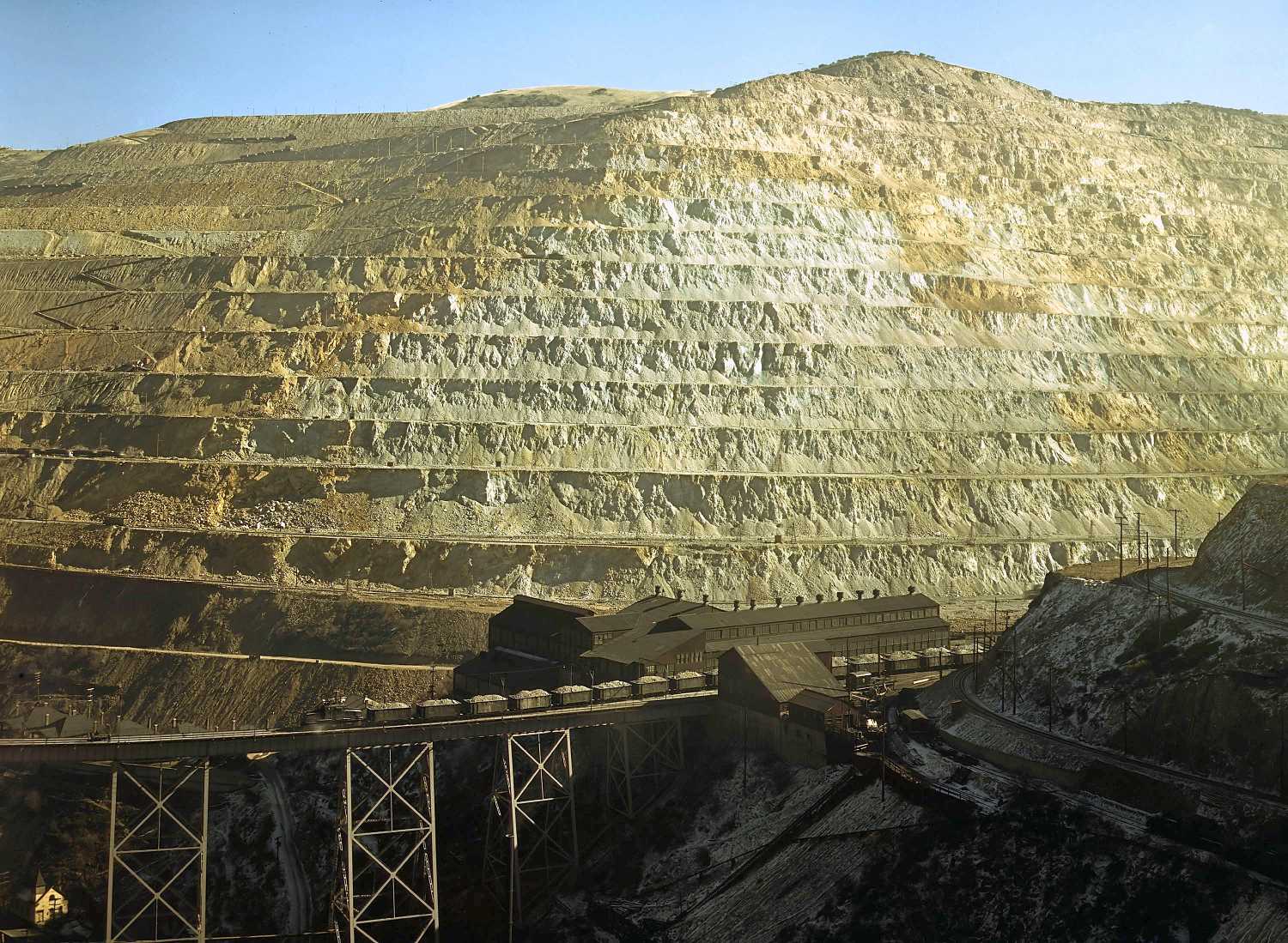 FSA-OWI Color Photos of America, 1939-1943